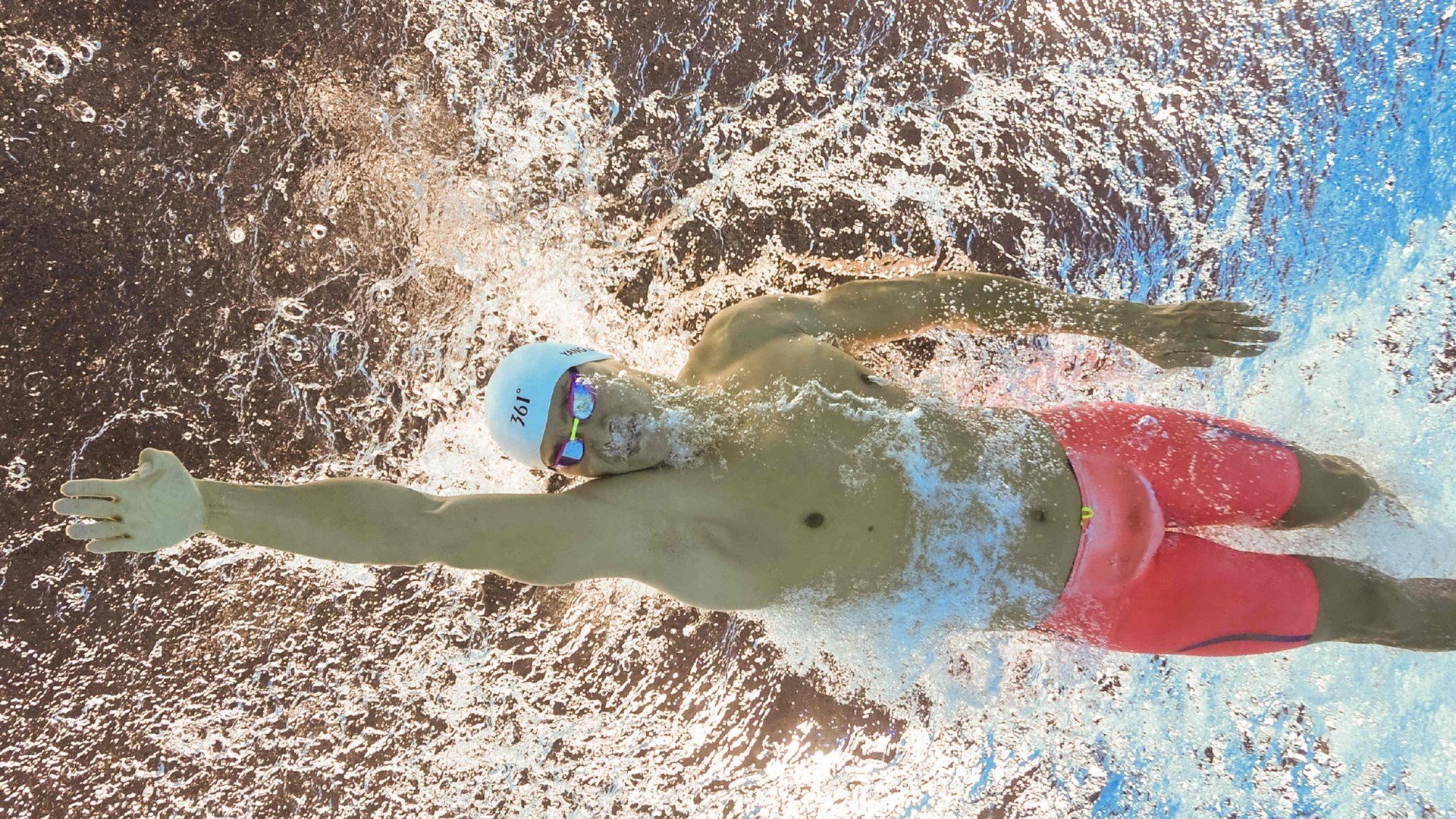 奥卡拉汉100米自由泳决赛表现无懈可击，奥卡拉汉州长