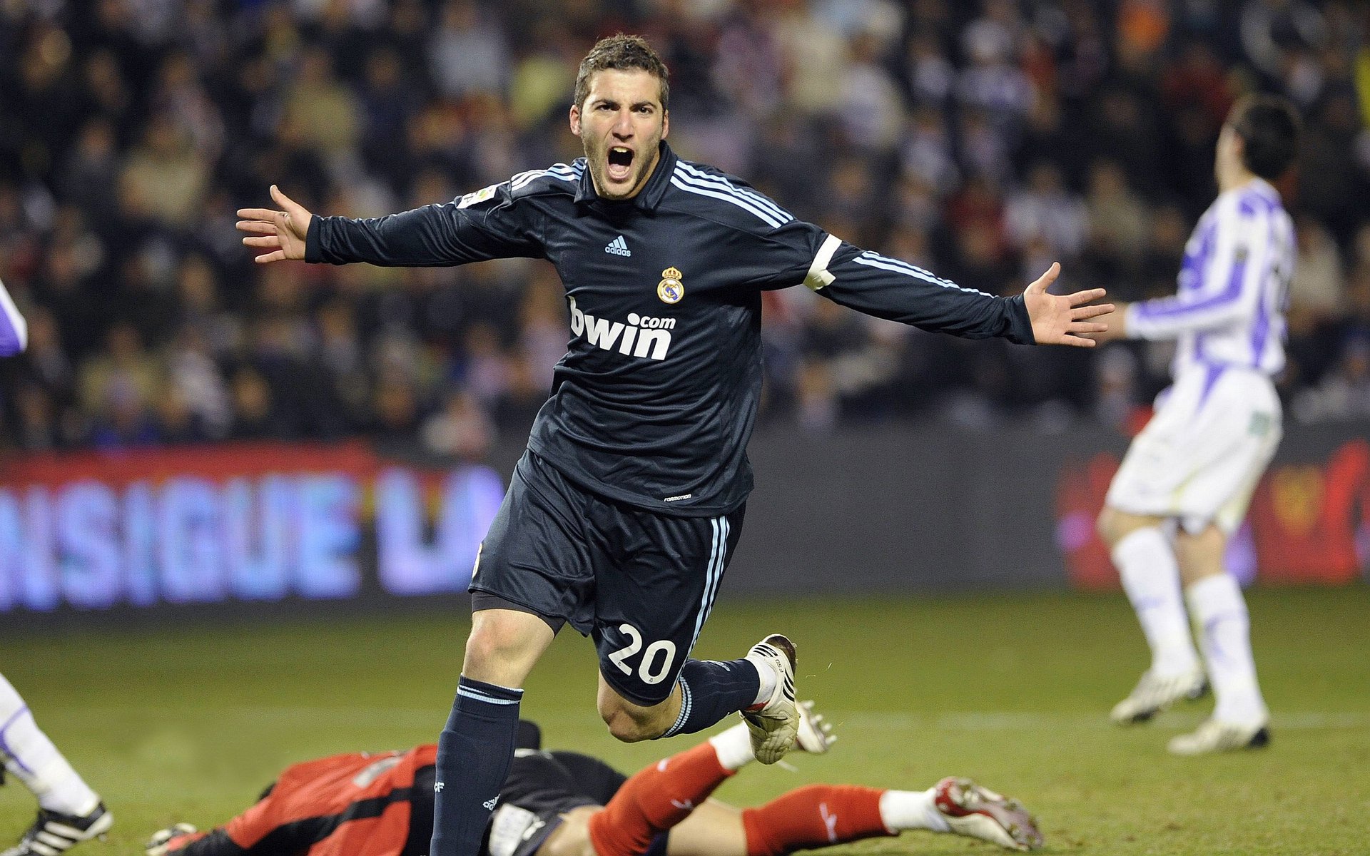 欧洲杯经典瞬间：感动、激动、永恒的记忆，欧洲杯经典镜头